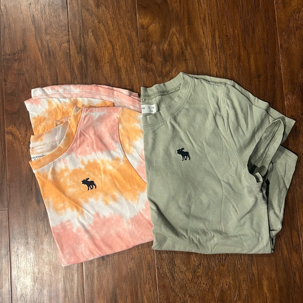 Abercrombie Kids Navy, Olive, and Peach Tie-Dye Tees - Picture 4 of 5